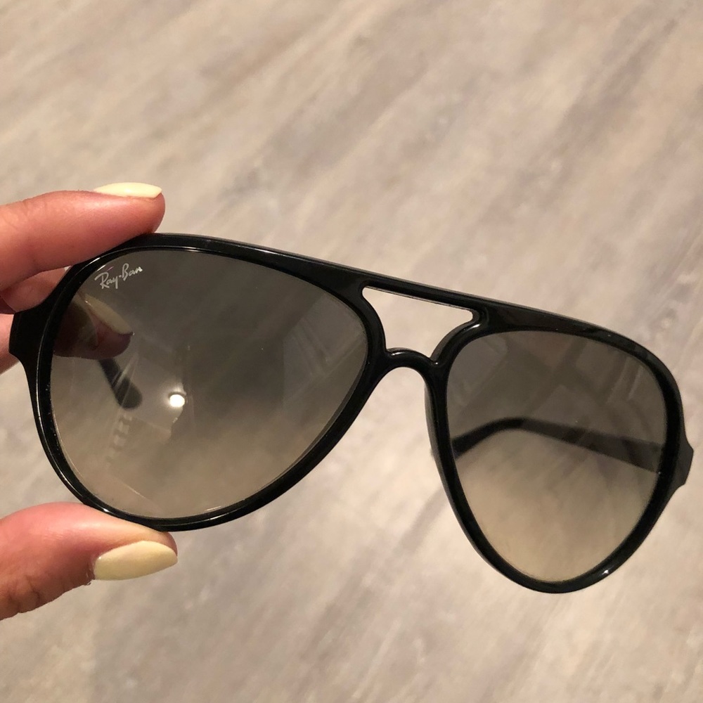 Black Ray-ban aviators